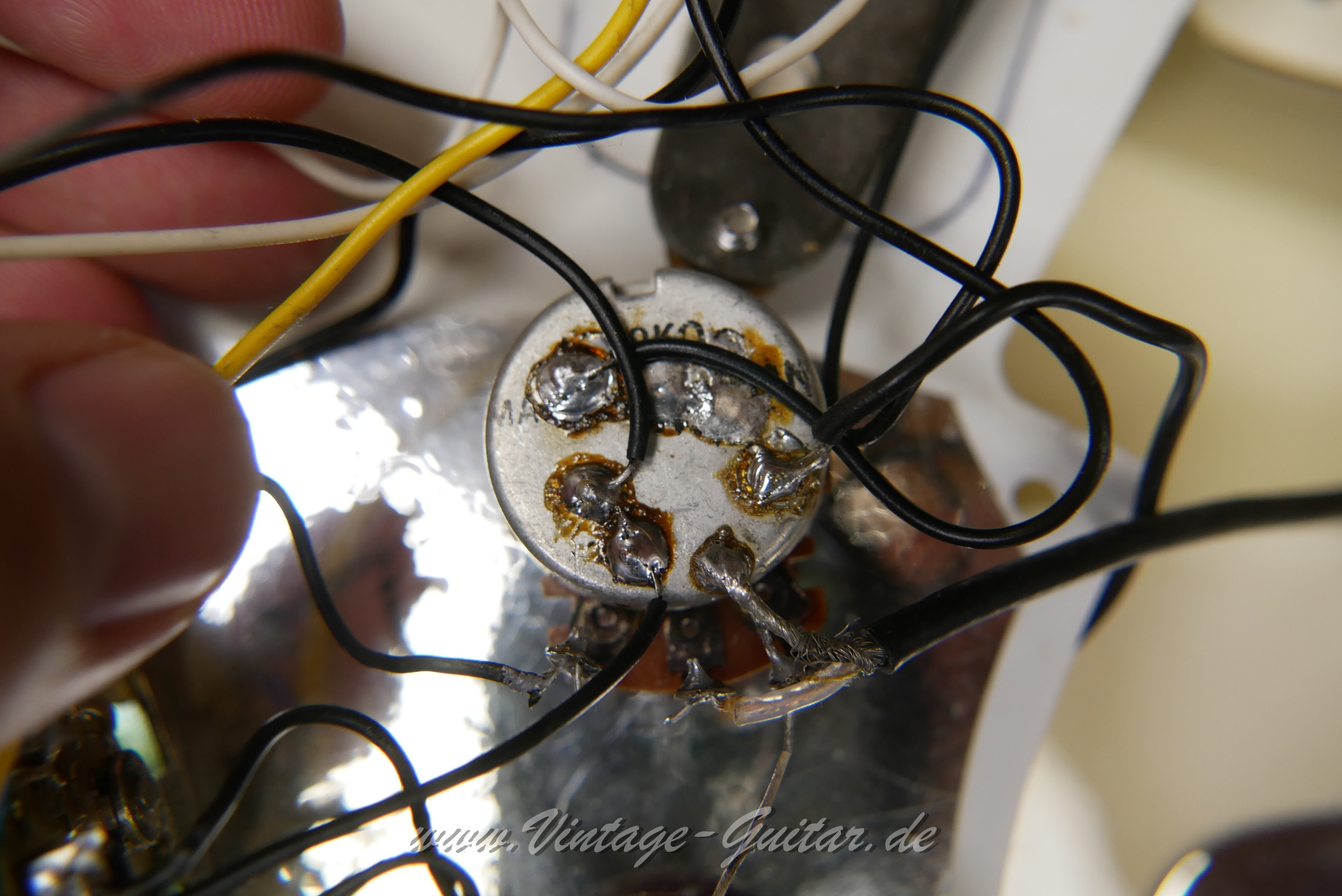 img/vintage/6174/fender_stratocaster_ritchieblackmore_mexico_2009_olympic white-019.JPG